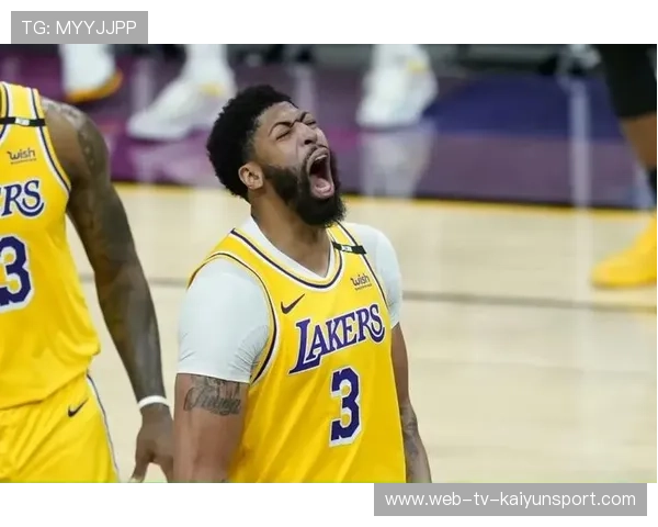 湖人队迎来重要比赛，争夺季后赛席位，湖人主场时隔8年再迎季后赛